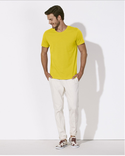keltaisen värinen t-paita