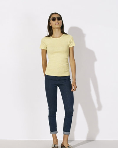 keltainen naisten slim fit t-paita