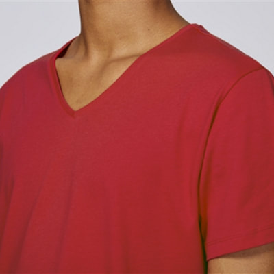 miesten punainen v-aukko t-paita